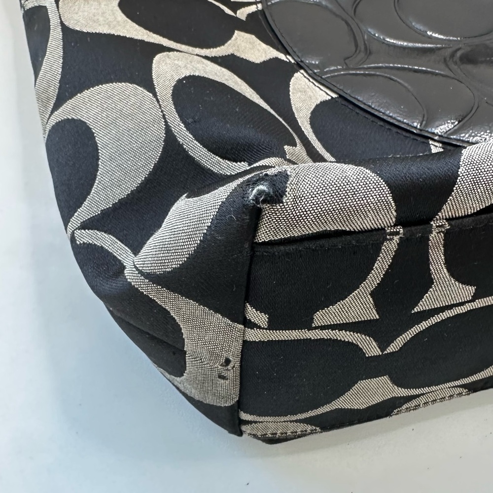 Coach Laura Signature Tote Bag – Black/Gray Canvas with Patent Leather Trim - Picture 10 of 12